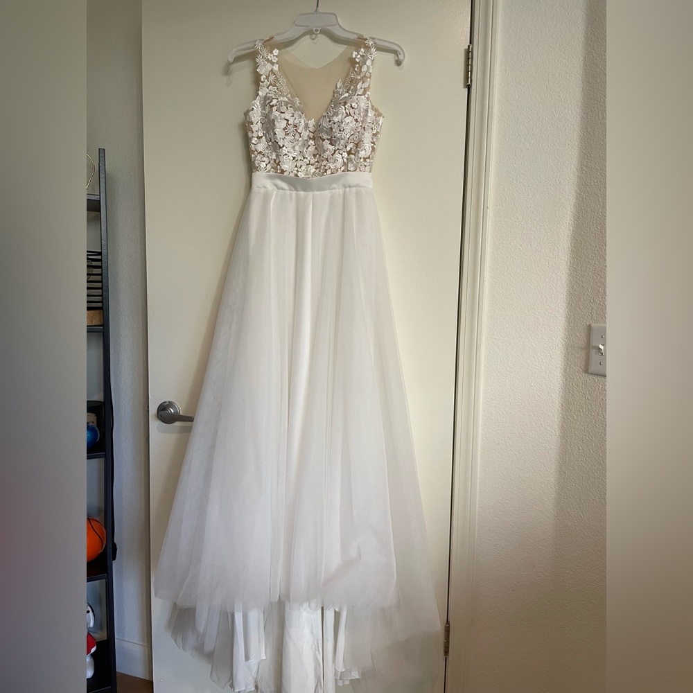 Gorgeous, Romantic White Lace A-line Wedding Dress Size 2 Never Worn